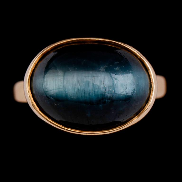 RING, 18 k guld, OC Stockholm 1976. Vikt 9,8 g.