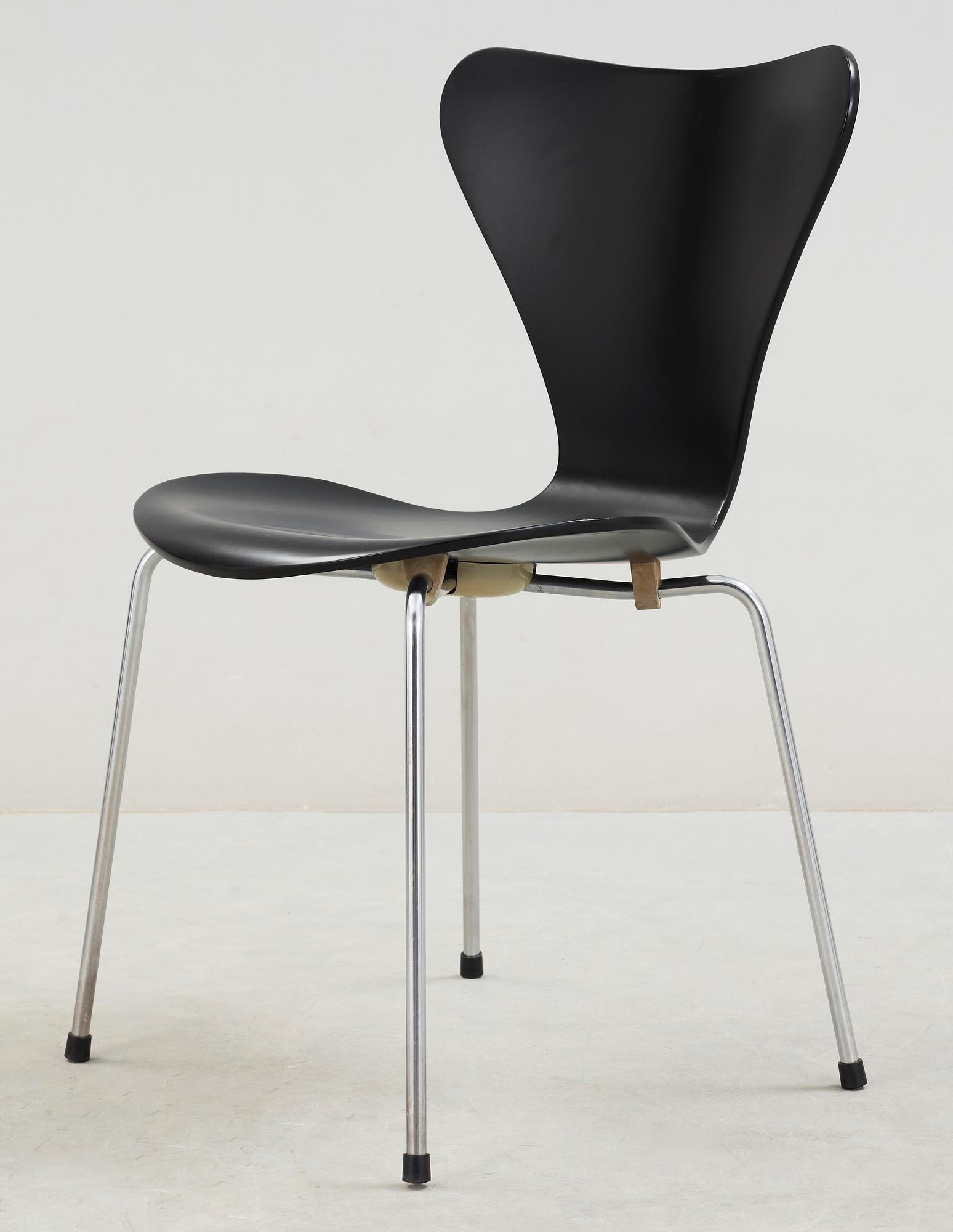 STOL, "Sjuan", Arne Jacobsen, Fritz Hansen, formgiven 1955.