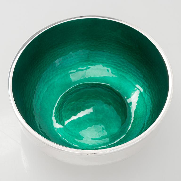 A. Tillander, skål, sterlingsilver och emalj, Åbo 2005.
