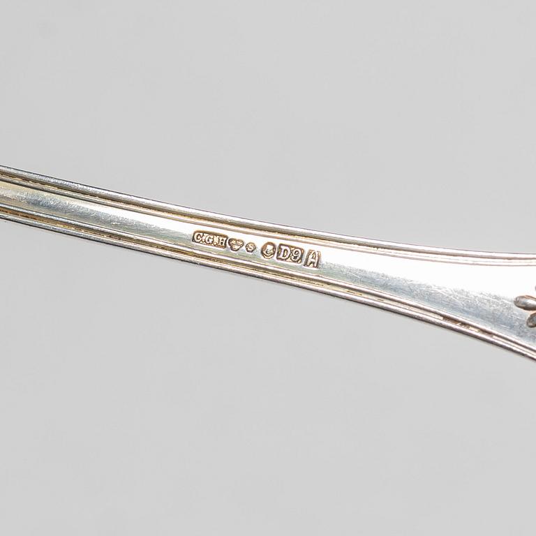 Bestick, 12 st, silver, modell "Engelsk snäck", CG Hallberg, Stockholm, bl a 1954, samt en sockertång.
