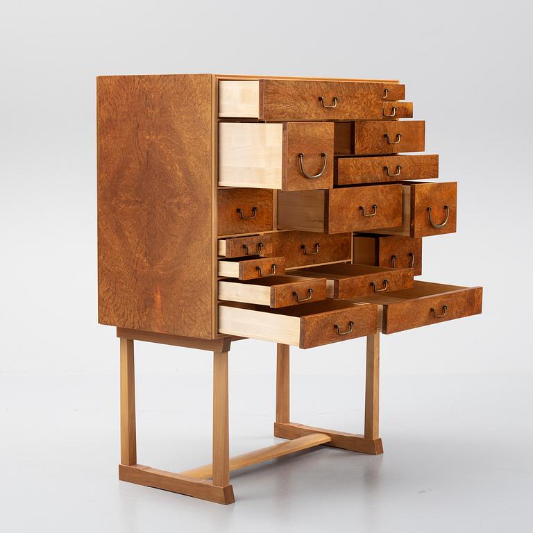 Josef Frank, a model 881 'Nationalmuseiskåpet' cabinet, Svenskt Tenn, post 1985.