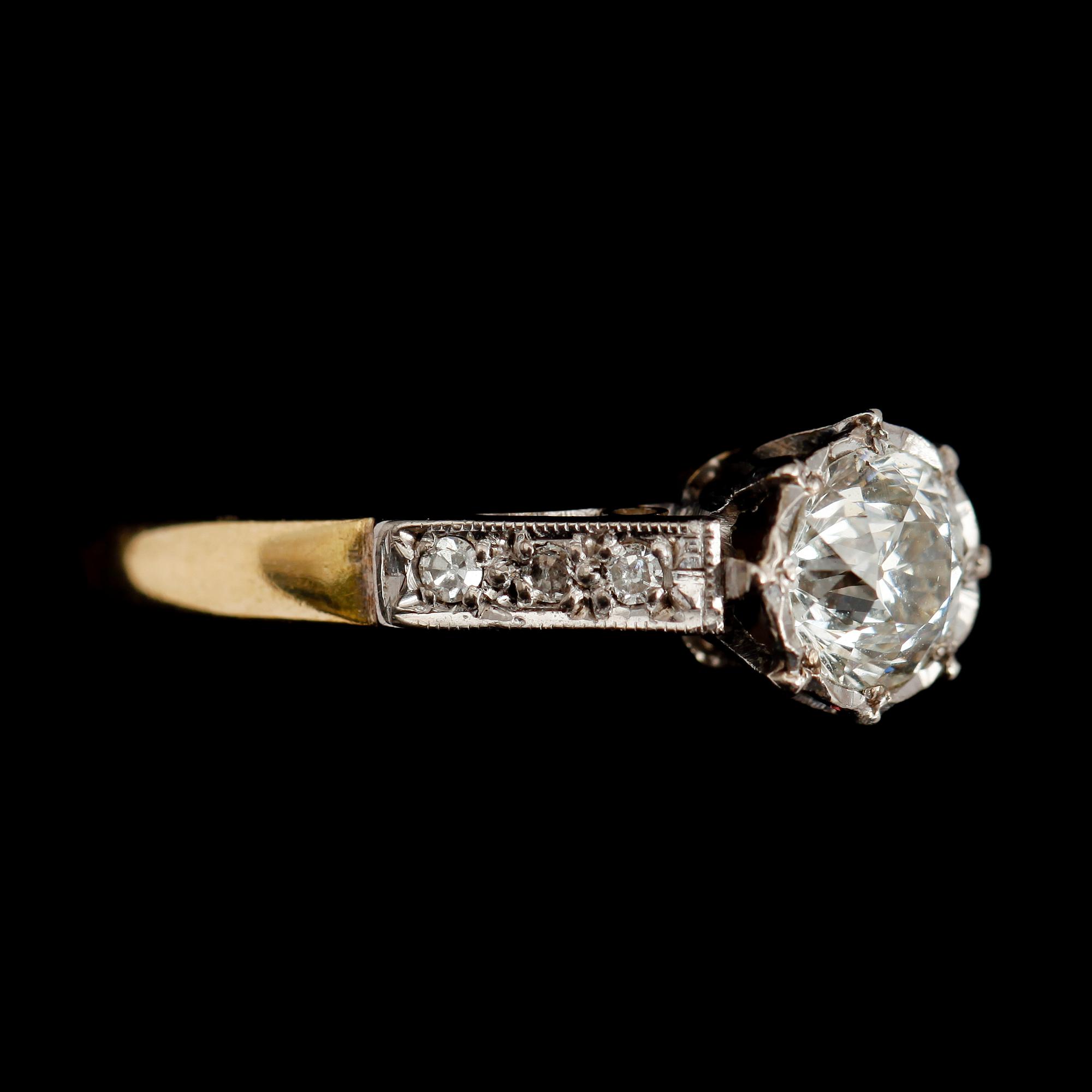 RING, 18 k guld, platina, solitär briljant, ca 0.65 ct, 1900-talets första hälft. Vikt ca 2,63 gr.