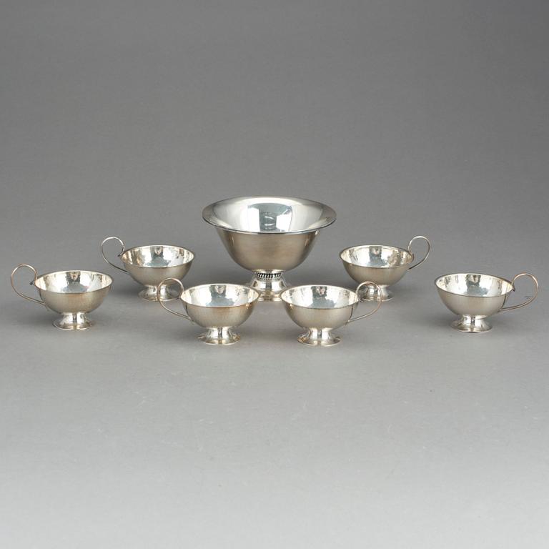 PUNSCHKOPPAR 6st samt SKÅL, silver, bla F. Olsson K&EC, Göteborg, 1961. Total vikt ca 277g.
