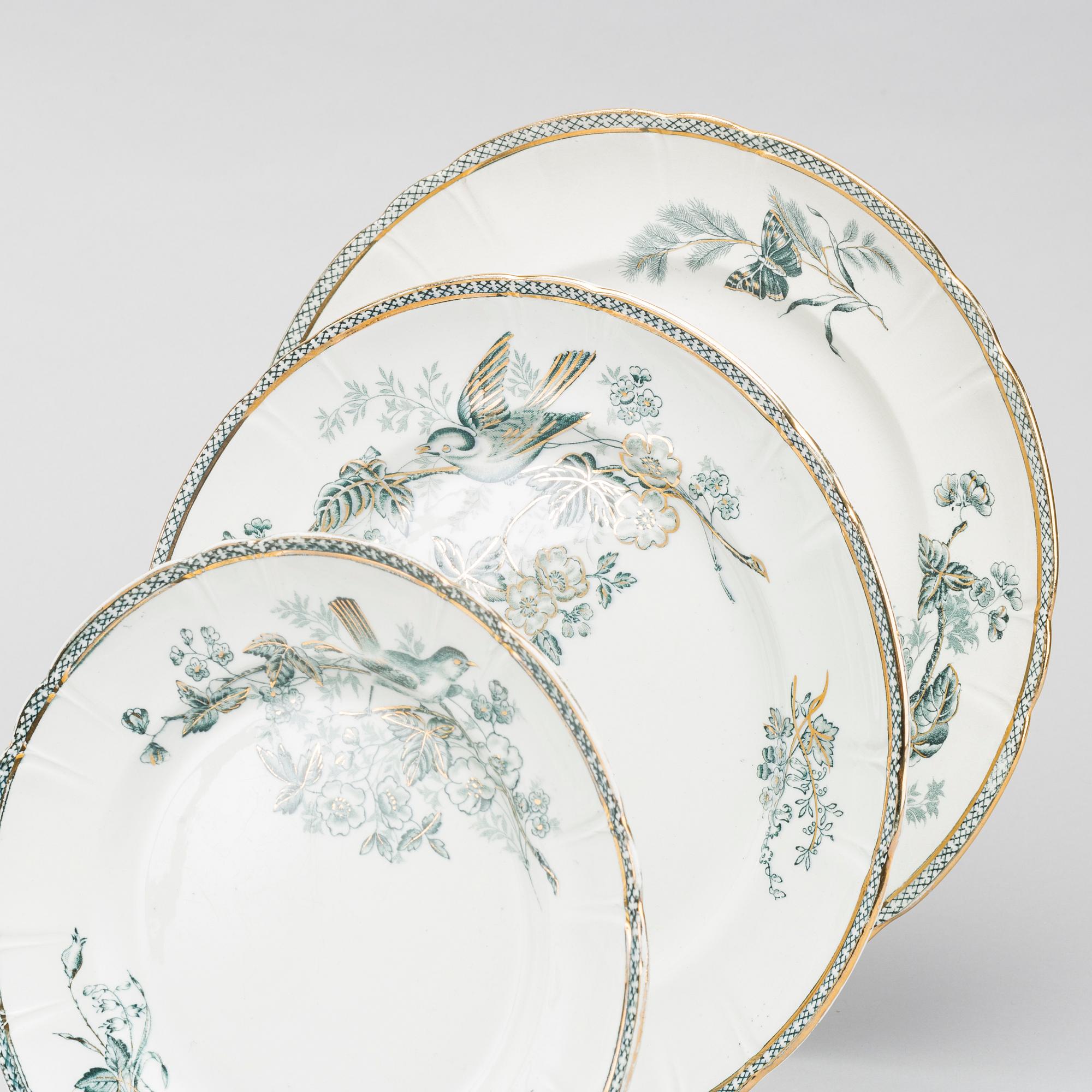 A set of circa 66 pcs porcelain service, "Wexio guld" Gustavsberg.