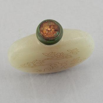 A group of three Chinese stone snuffbottles, 20th century.