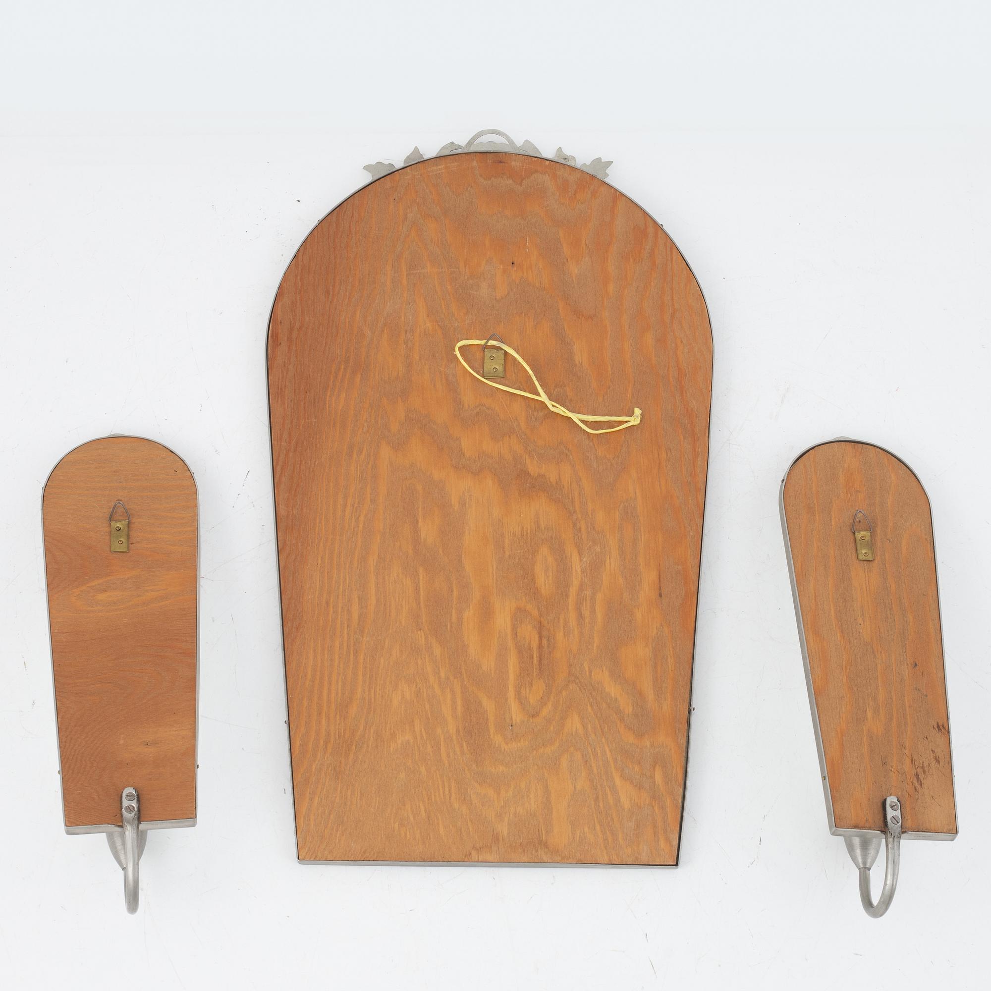 Spegel samt ett par spegellampetter, tenn, 1920/30-tal.