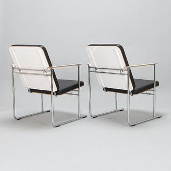 Yrjö Kukkapuro, A pair of armchairs, "Skaala 474", Avarte Finland, late 20th century.