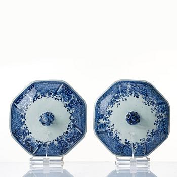 A pair of blue and white tureens, Qing dynasty, Qianlong (1736-95).