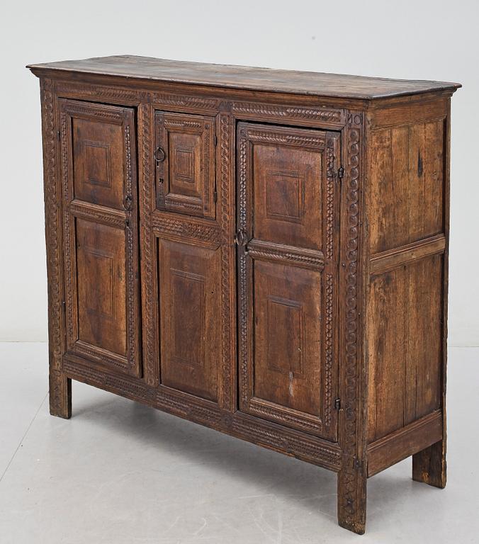 SKÅP, renässansstil, bär dat 1751.