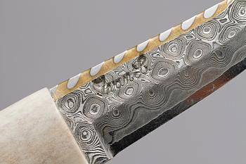 KNIVAR, 2 st, monogramsignerade MA? respektive R, 1900-tal.
