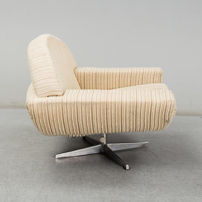 JOHANNES ANDERSEN, a 'Capri' easy chair, 1960/70's.