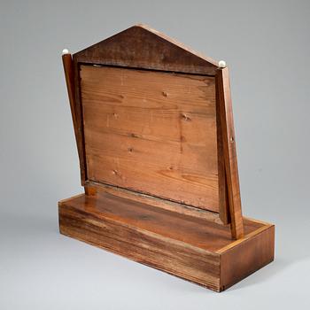 LÅDSPEGEL, empire, 1800-talets första hälft.