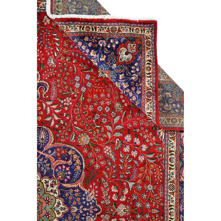 A Tabriz carpet, 400 x 300 cm.