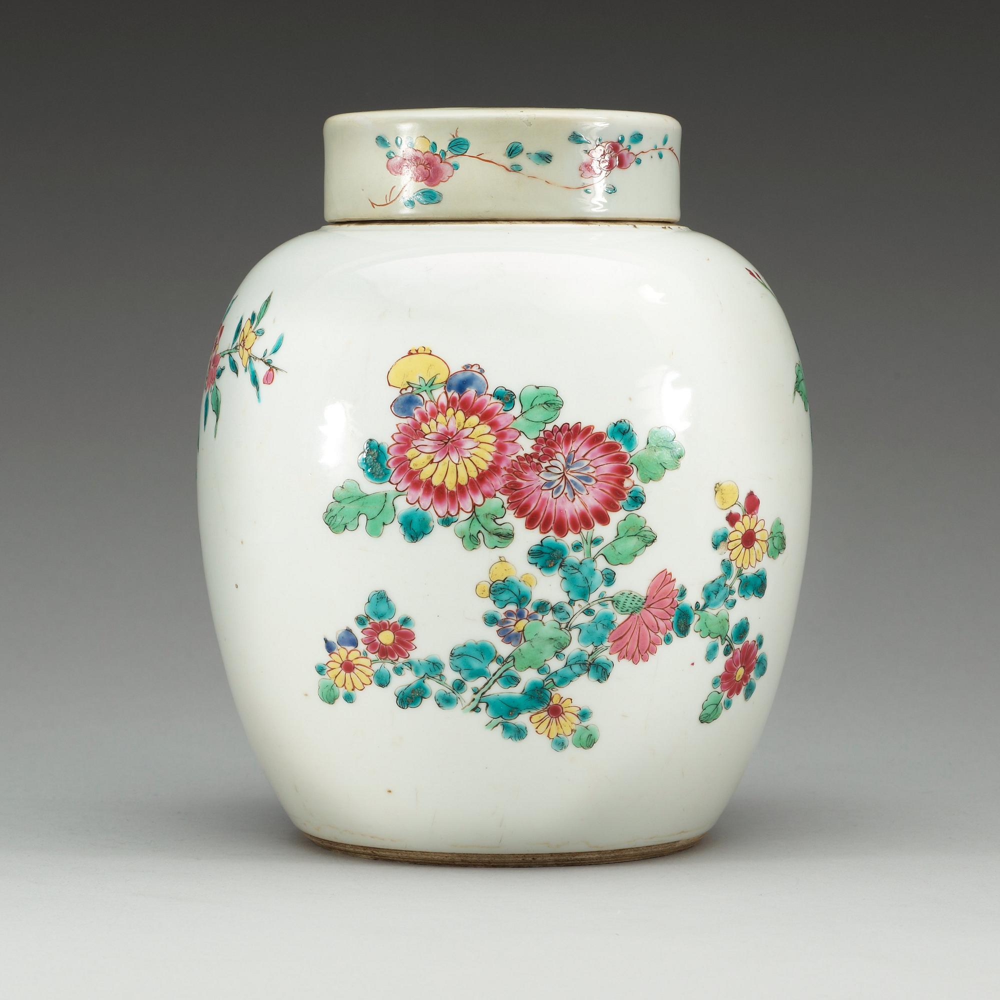 A famille rose jar with cover, Qing dynasty 18th Century.