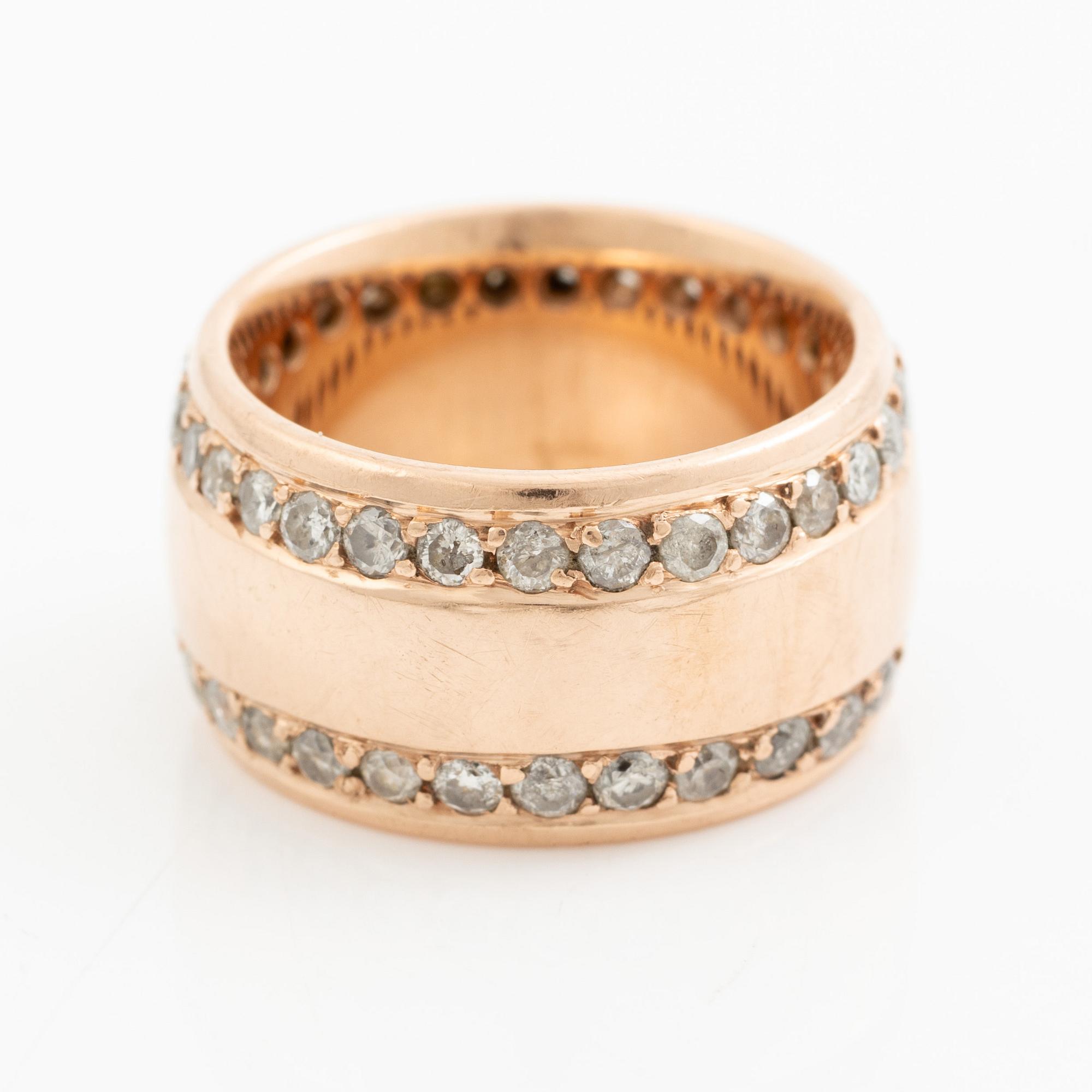 Ring 14K guld med diamanter.