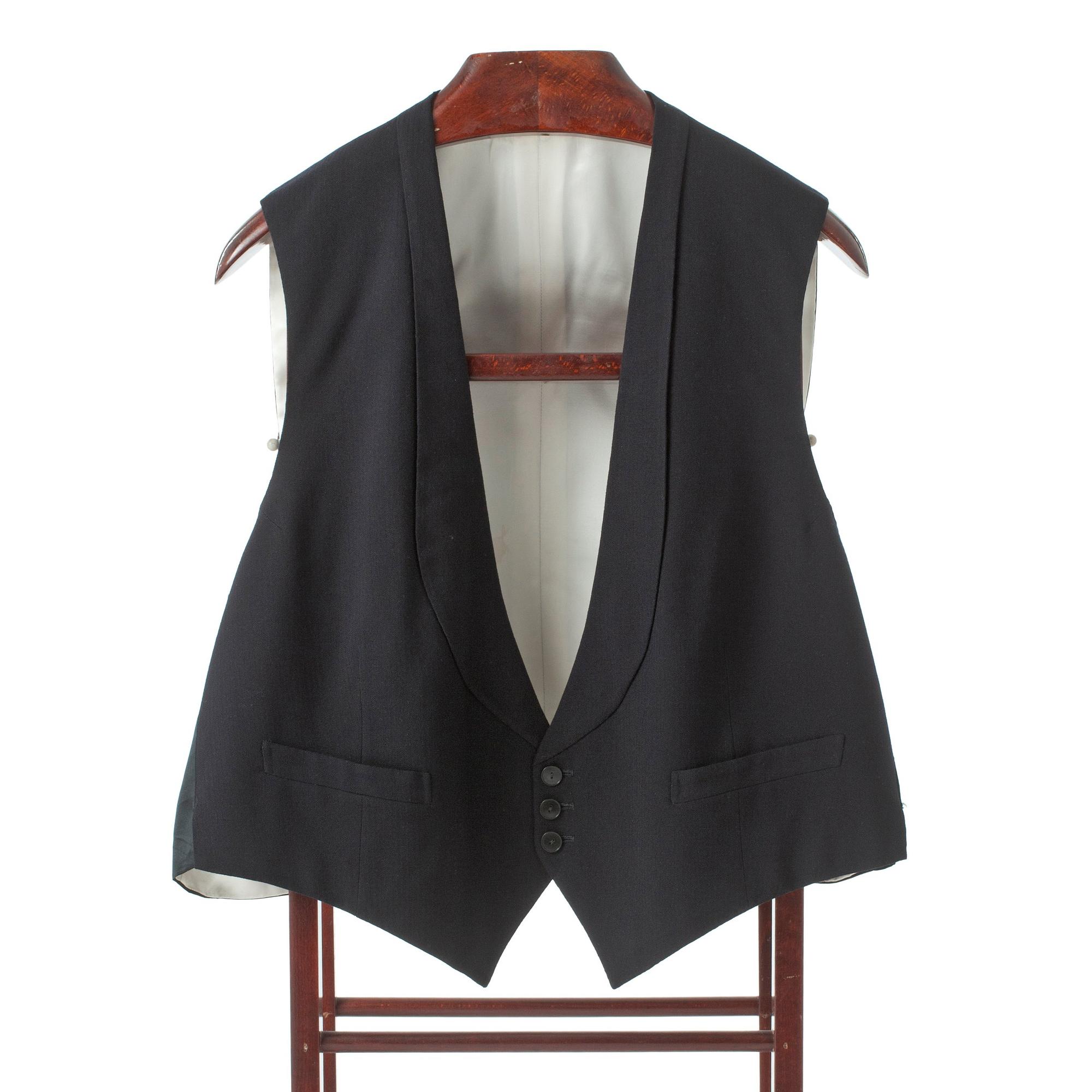 NORDISKA KOMPANIET, a men's suit consisting of jacket and pants.