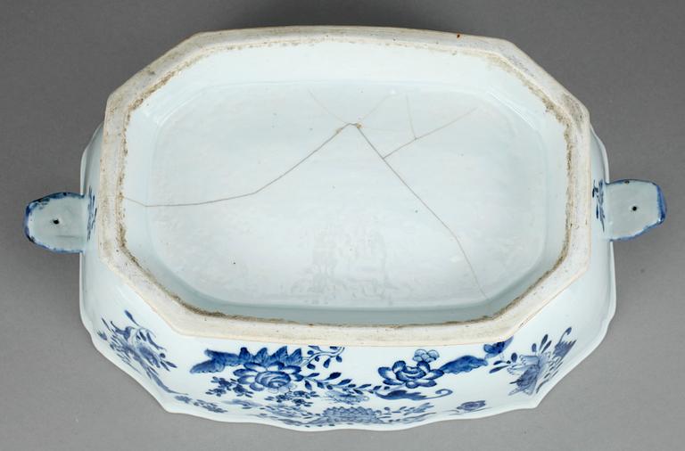 TERRIN, porslin, Kina, Qianlong 1736-95.