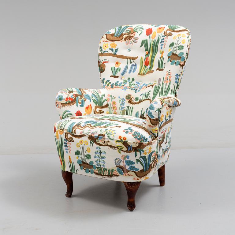 a easychair from the first half of the 20th century.