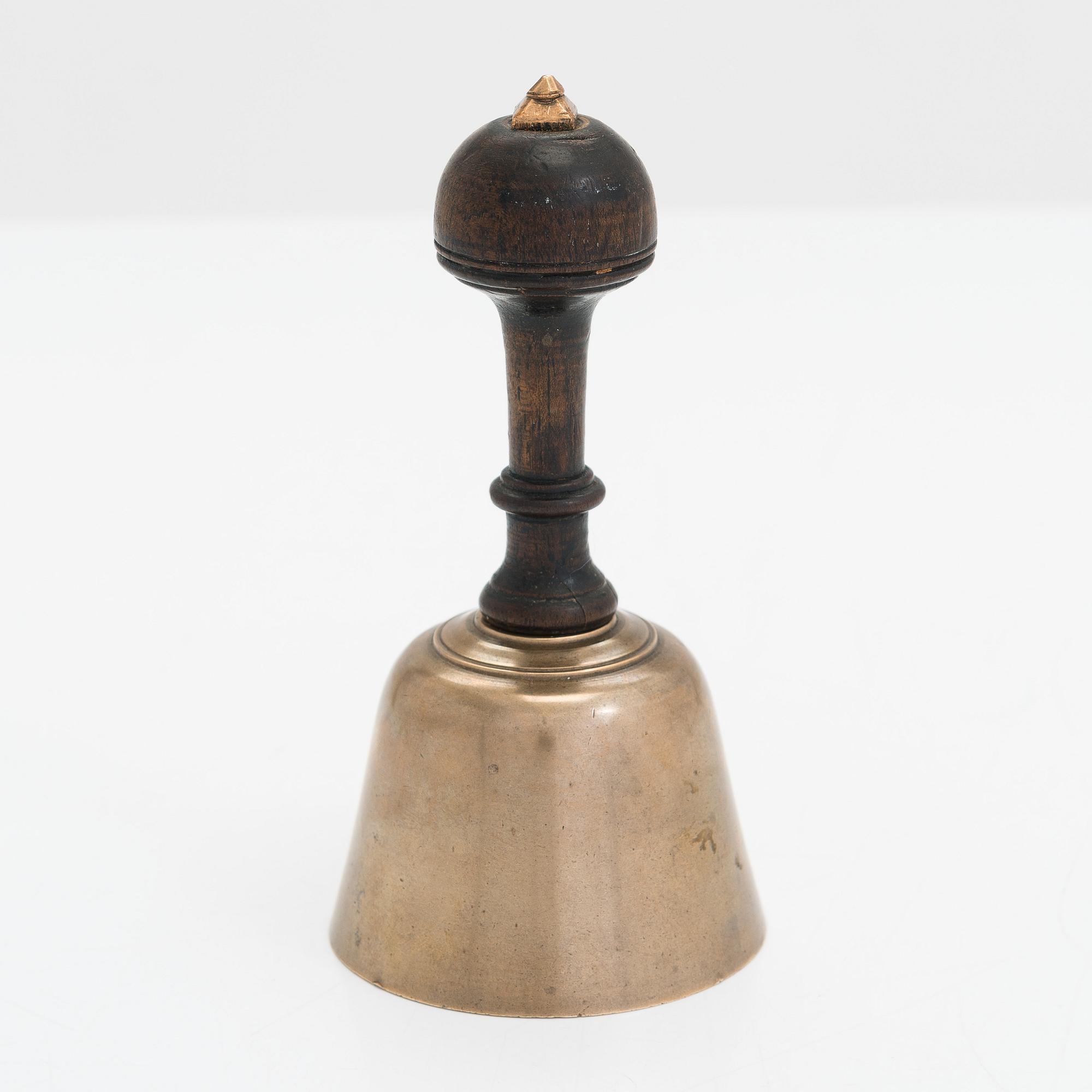 vintage table bell テーブルベル 真鍮 イギリス 英国 An early 18th century central European table bell. - Bukowskis