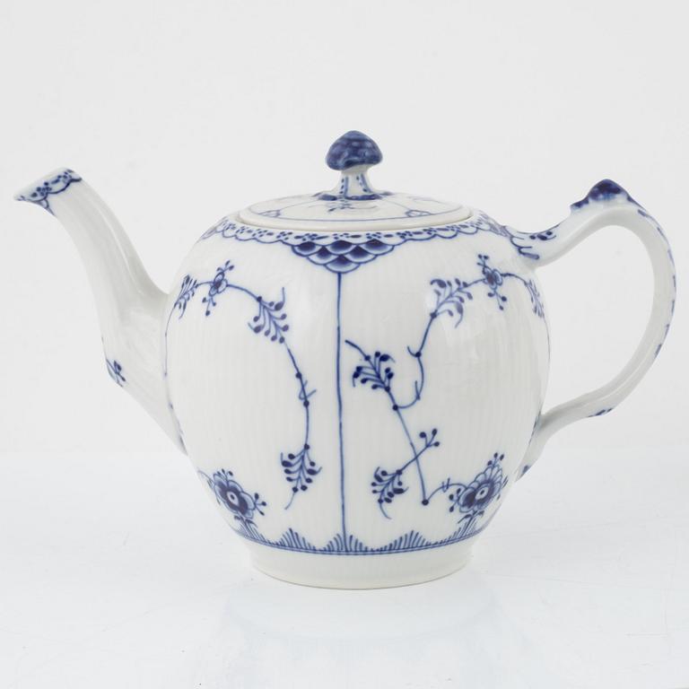 Royal Copenhagen, service parts, 24 pieces, porcelain, "Musselmalet", Denmark.