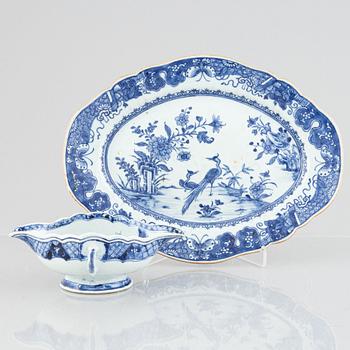 A blue and white export porcelain serving dish and sauce bowl, China, Qianlong, (1736-95).