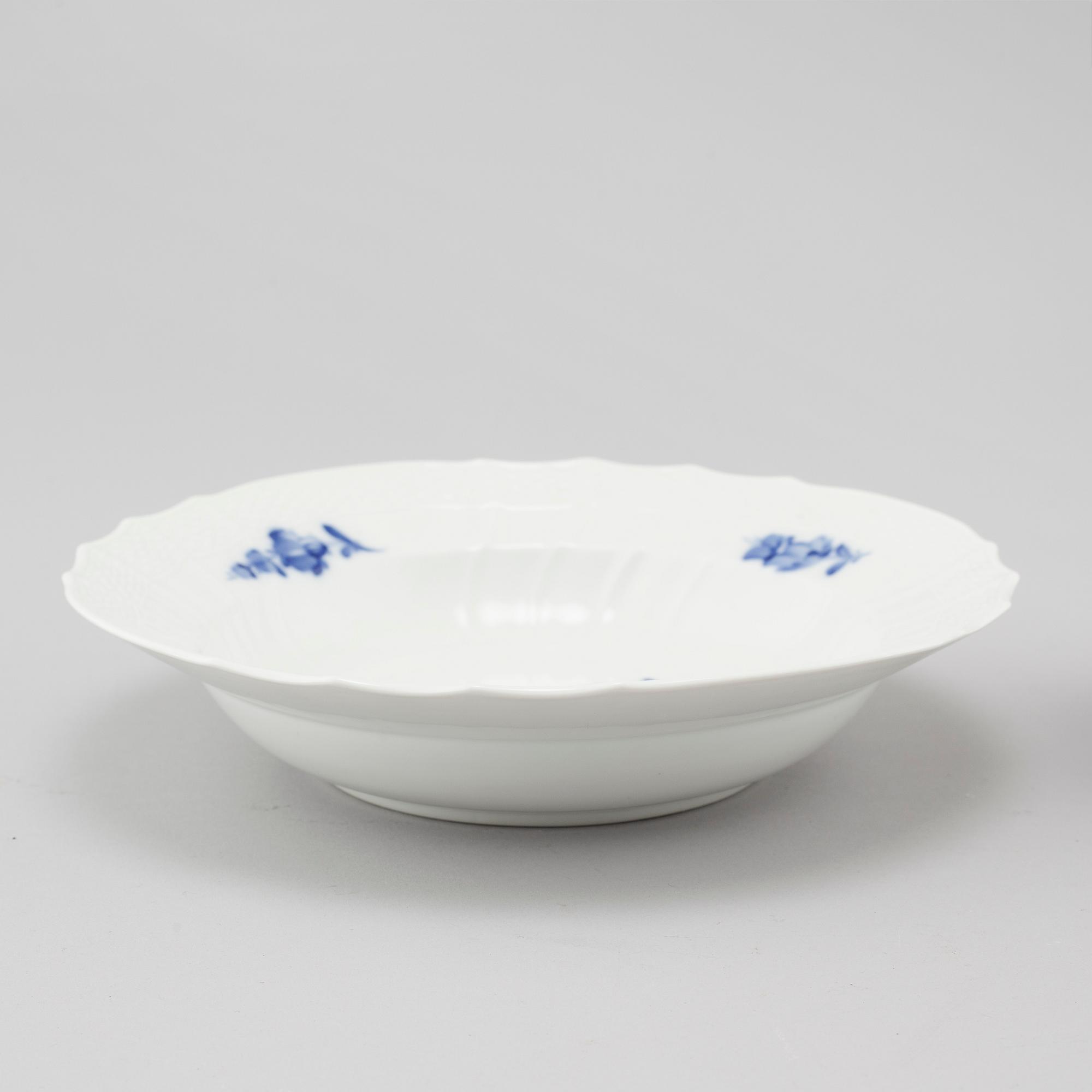 71 pieces of table ware, "Blå Blomst" by Royal Copenhagen.