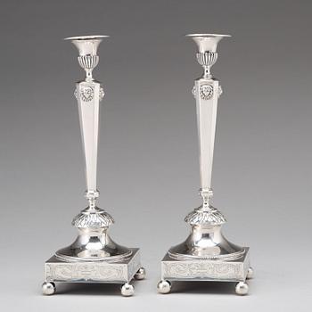 Olof Hellbom, ljusstakar, ett par, silver, Stockolm 1798, sengustavianska.
