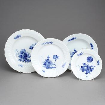 MATSERVIS, 40 delar, porslin, "Blå blomst", Kunglig Dansk.