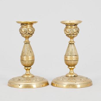 LJUSSTAKAR, ett par, mässing, empire, 1800-talets första hälft.