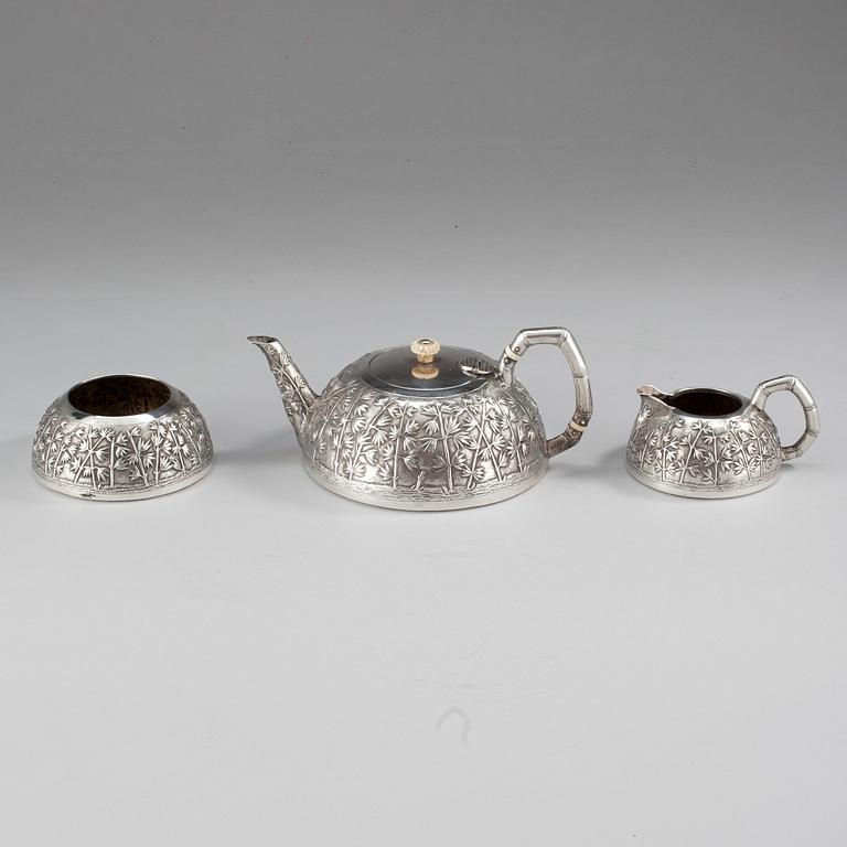 TESERVIS, 3 delar, silver, Grish Chunder Dutt, Bhovanipore, Calcutta, Indien. Vikt 888 g.