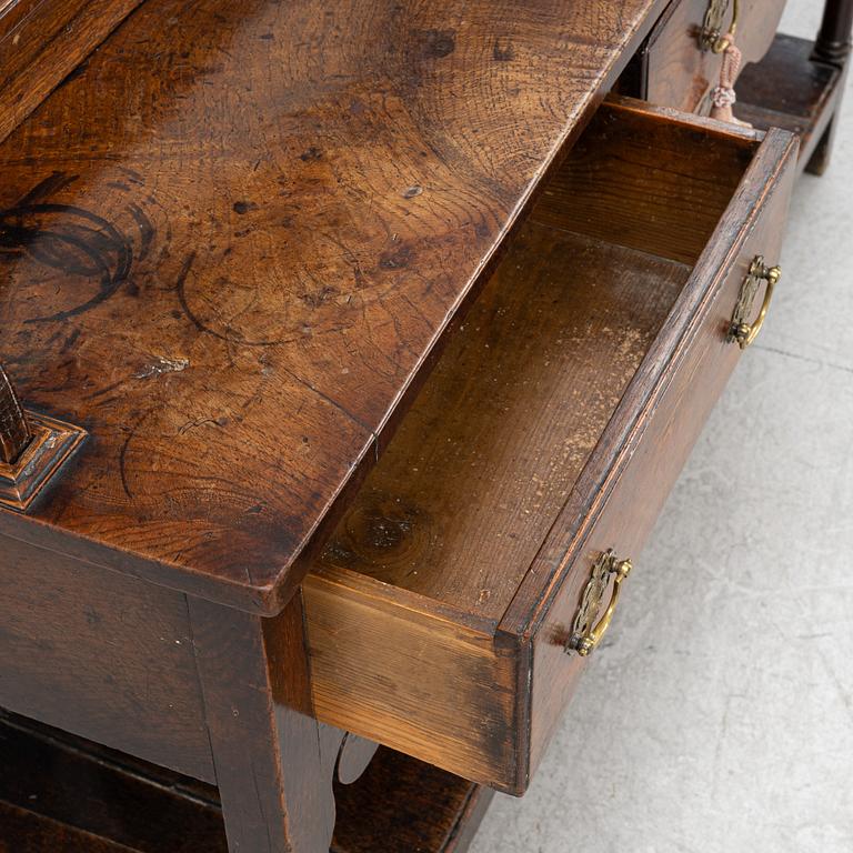 Sideboard med tallrikshylla, England, 1800-tal.