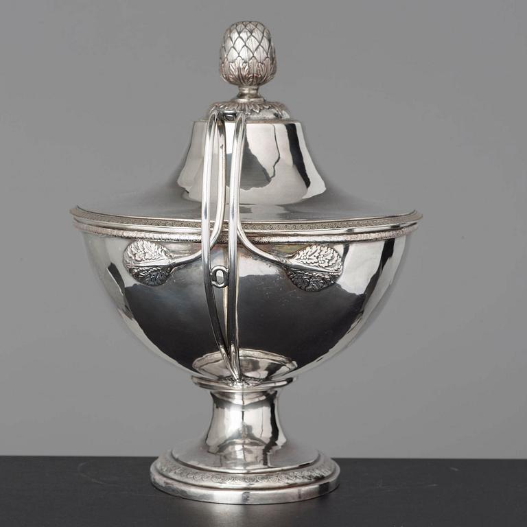 An English 19th Century silver plated tureen and cover.