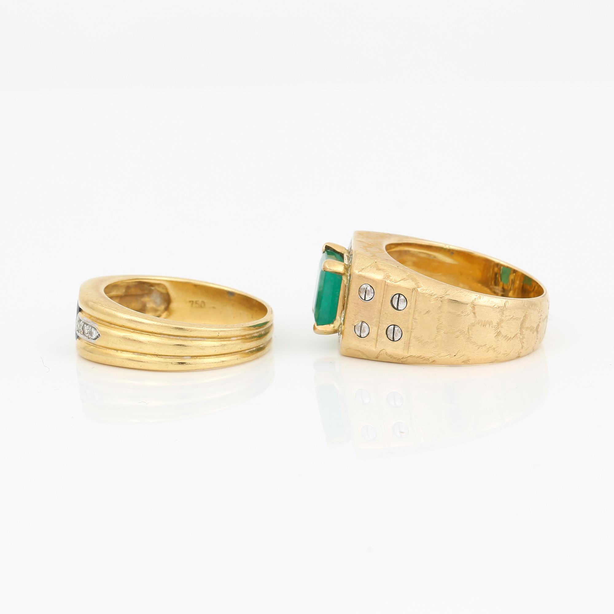 RINGAR, 2 st. 18k guld samt behandlad smaragd resp behandlad safir.