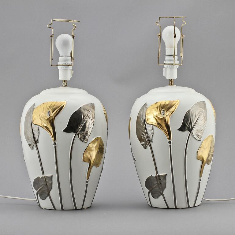 BORDSLAMPOR, ett par, porslin, Italien, 1900-tal.