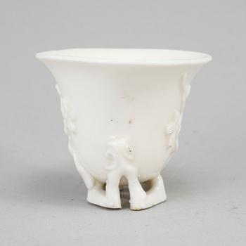 VINOFFERBÄGARE, blanc de chine, Qing dynastin, Kangxi (1662-1722).