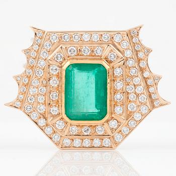 An emerald and brilliant-cut diamond pendant and 7 spacer bars set with brilliant-cut diamonds.