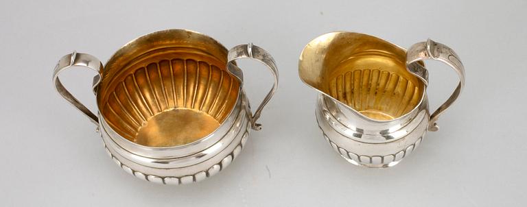 GRÄDDSNÄCKA samt SOCKERSKÅL, silver, Gustaf Weckman Jyväskylä 1853 och Woldemar Buchert Helsingfors 1950. Vikt tot. 269g.