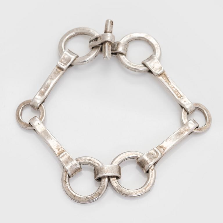 Bertel Gardberg, bracelet, silver, Turun Hopea, Åbo 1977.