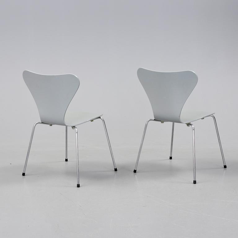 STOLAR, 2 st, "Sjuan", Arne Jacobsen, Fritz Hansen 1989.