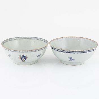 A pair of porcelain punsch bowls, China, Jiaqing (1796-1820).