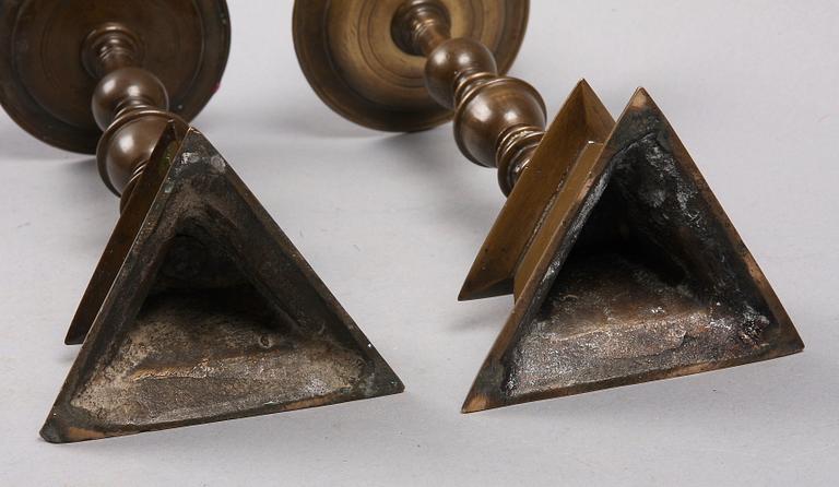 LJUSSTAKAR, ett par. Barockstil.