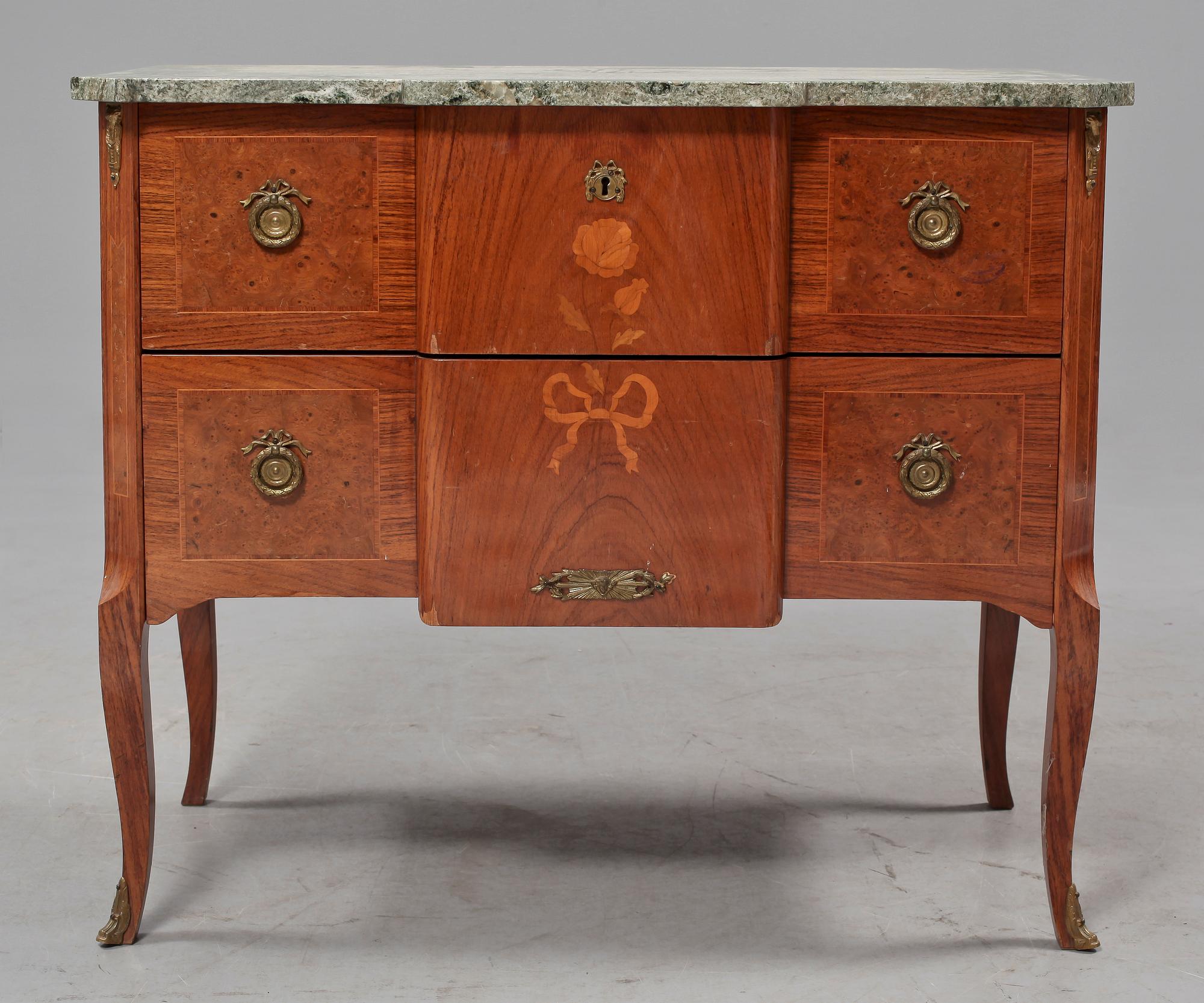 BYRÅ, gustaviansk stil, 1900-talets mitt.