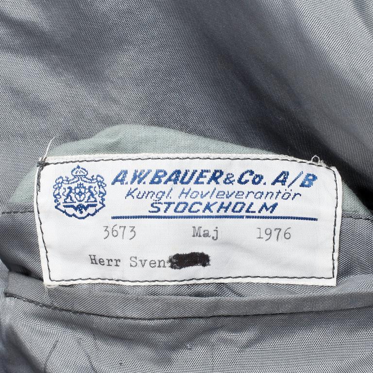A.W. BAUER, a men's grey wool suit consisting of jacket and pants.