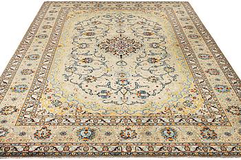 A so called Royal Kashan carpet, c. 468 x 313 cm.