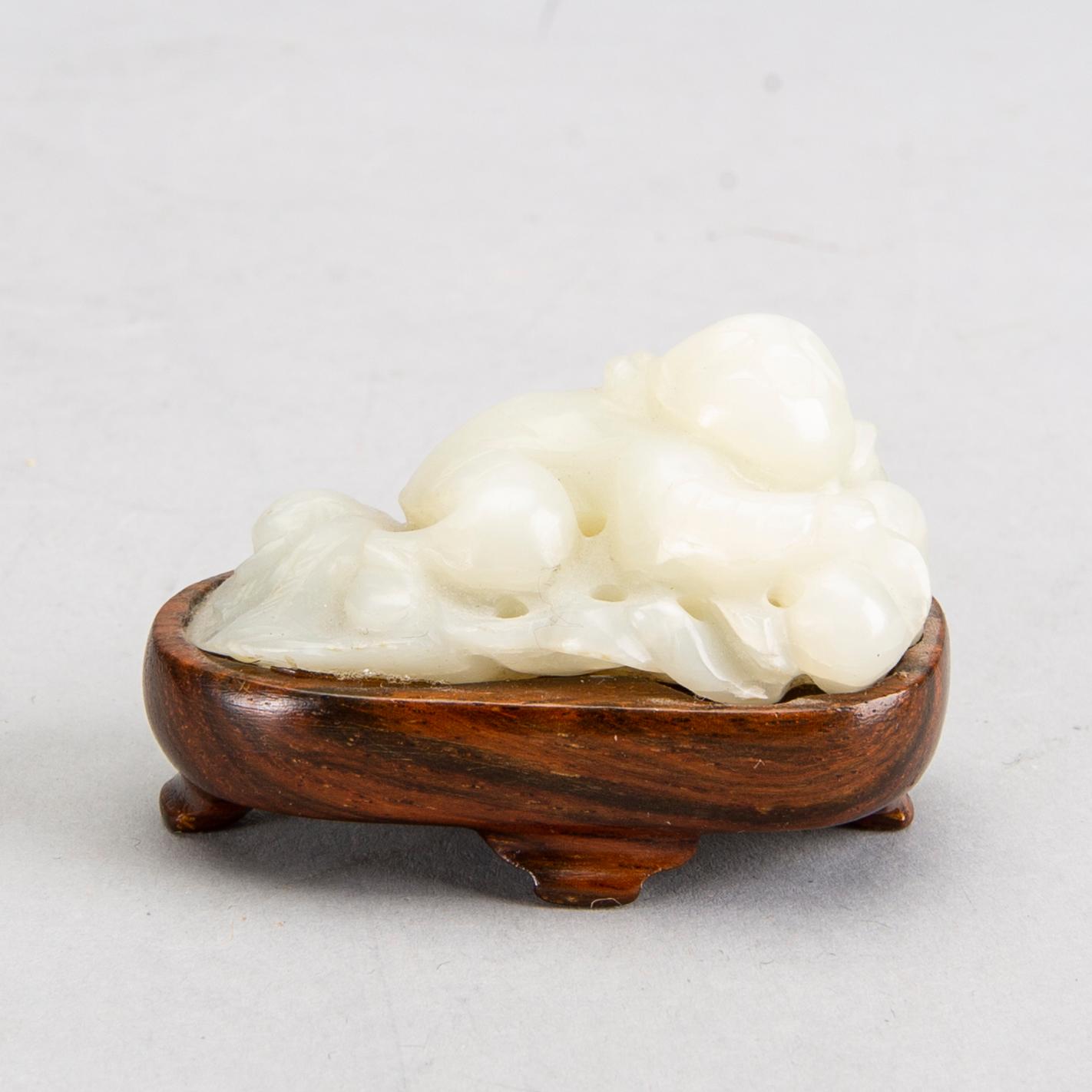 FIGURINER 7 st Kina 1900-tal nefrit.