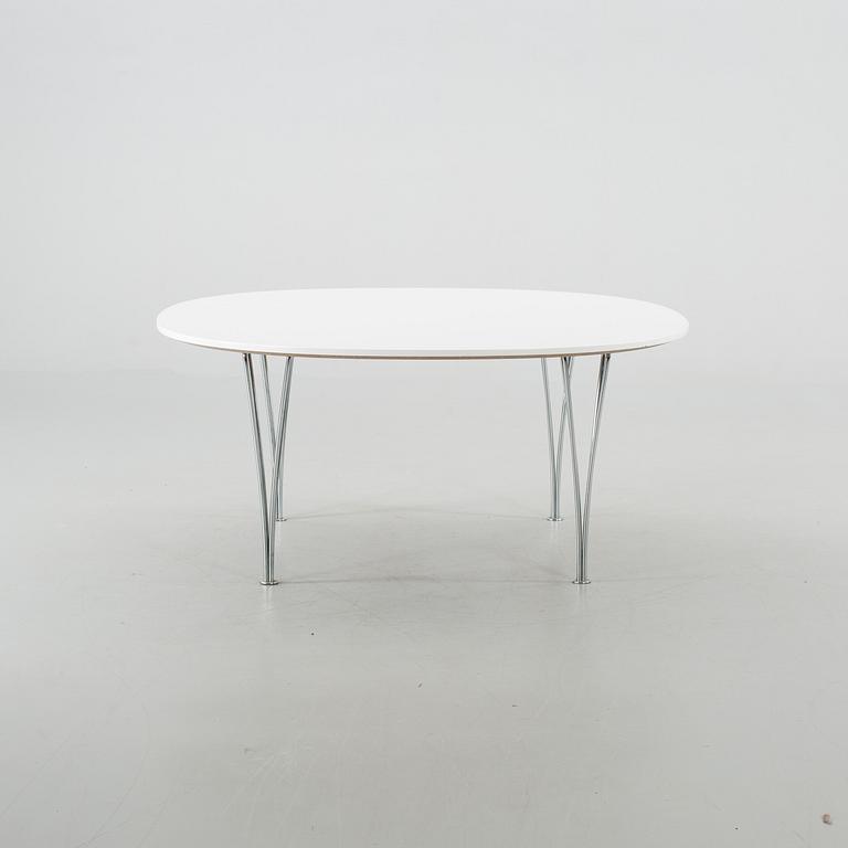 A 'SUPERCIRKEL' COFFEE TABLE DESIGNED BY BRUNO MATHSSON & PIET HEIN, Fritz Hansen, 1982.