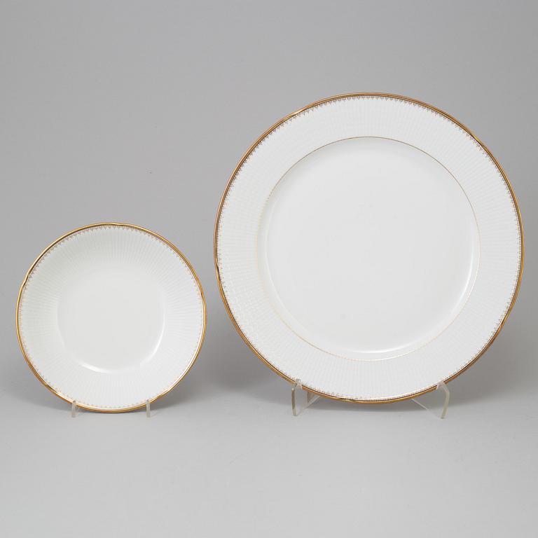 A 123 piece "Kardinal" dinner service.