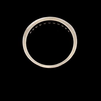 RING, 14k vitguld med 11 briljantslipade diamanter, utländska stämplar. Vikt 3,2 gram.