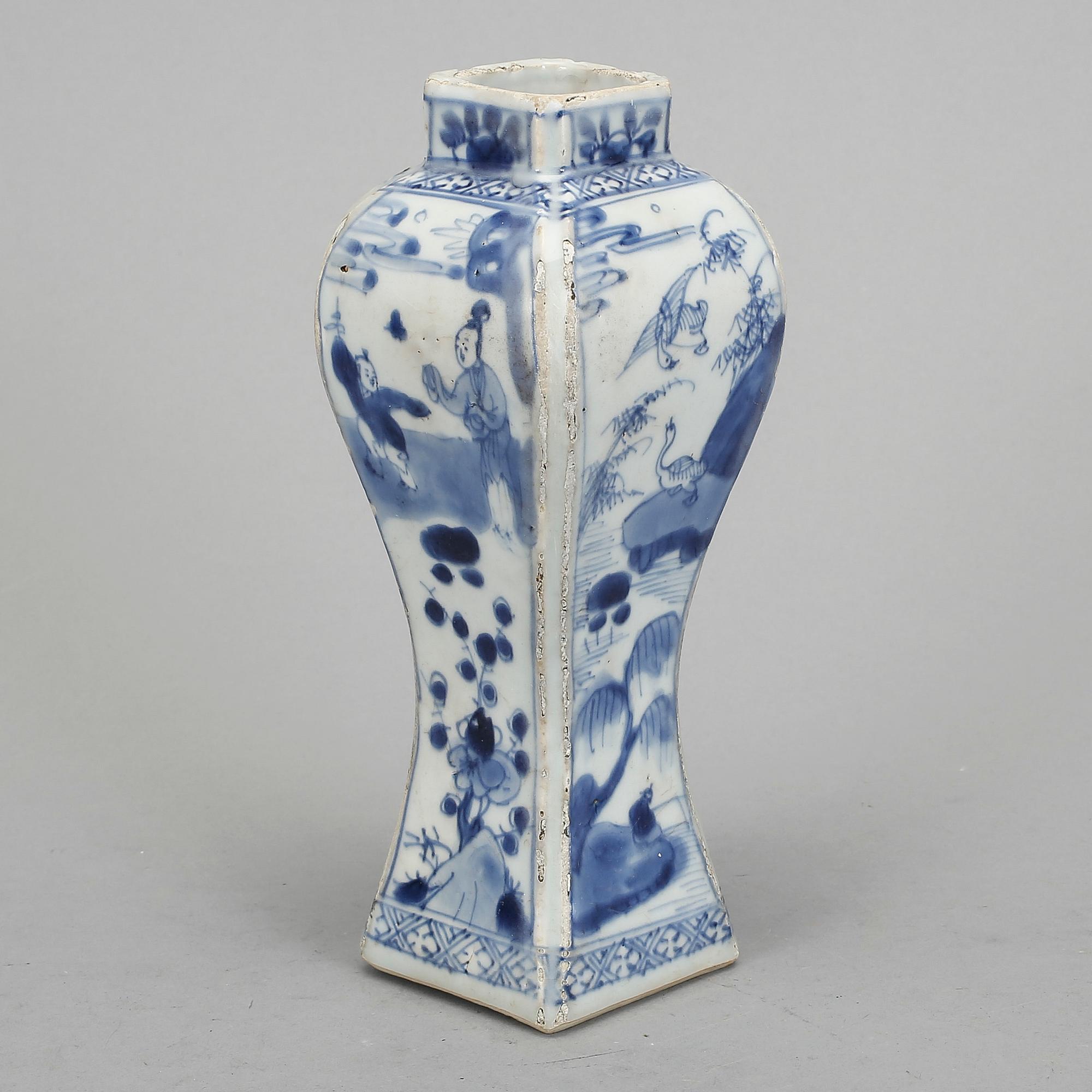 VAS, porslin, Kina. Kangxi 1662-1722.
