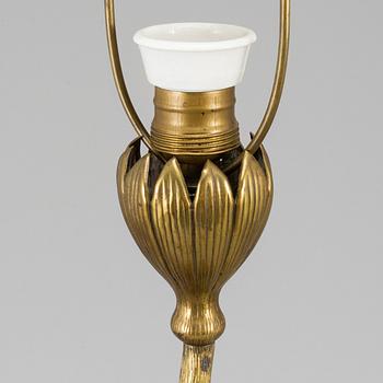 An art nouveau bronze table lamp, ca 1900.